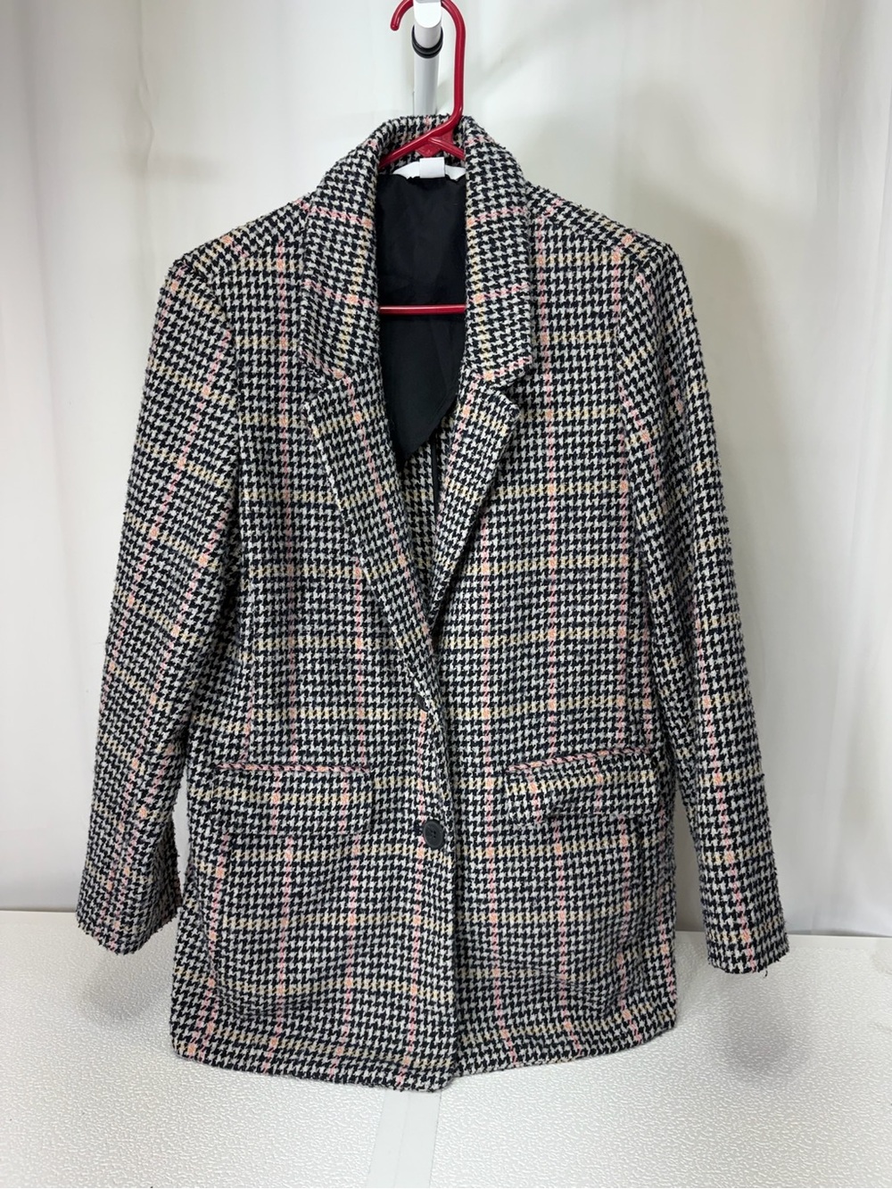 Old Navy Black Houndstooth Blazer with Pink and Cream Windowpane 4341